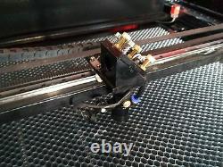 100w 7050 Co2 Laser Gravure Gravure Machine / Cutter Acrylique Graveur 700500mm